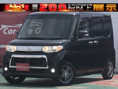 タントカスタム　カスタムX★車検２年付★人気のタントの後期型♫　小さいけれどスゲェヤツ！ほんとに売れてますっっっ(^O^)おしゃれなデザインと広々車内空間は軽だと感じさせません！！乗り降りを楽にする大開口ピラーレス左側パワースライドドアで軽にありがちな圧迫感もありません！！夜間も嬉しいHIDヘッドライトとLEDフォグランプ付で道路をしっかりと照らします(ﾟ∀ﾟ)社外１４インチアルミホイールとオシャレなウィンカー付き電格ミラーで見た目もバッチリ決まってます！！！