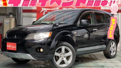 アウトランダー　★4WD★　お手軽！お手頃！本格派SUV！人気に付き再入庫！！ホ・ン・キSUV★★アウトランダー★★人気のブラック！！走りの２４００CC(*´∀｀*)どんな道でもためらうことなくガンガン走れます♪ワンランク上の車内を実現するロックフォード製オーディオ標準装備！！純正スピーカーのその先へ・・・