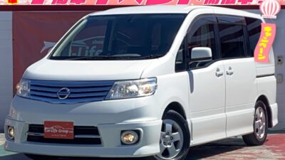 セレナ　ハイウェイスター　  ★田舎道に便利な４WD★　★総合評価優良車★　人気すぎて大量に仕入れました！！！！人気グレード☆☆ハイウェイスター☆☆左側パワースライドドアで乗り降りラクラク♪家族の多い方でも嬉しい安心の広々開口設計です(^^)夜間の運転も安心のHIDヘッドライト付で安全運転をサポートいたします！濃霧にも嬉しいフォグランプ付♪車検も2年付きでのご納車です！！！