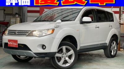 アウトランダー Gグレード　★総合優良車★　★４WD★　本格オンロードSUV、三菱アウトランダー！！　センターデフロック付きなのでオフロードでもスイスイ走れちゃいますよ♪♪　エンジンは2L 直列4気筒DOHCエンジンと2.4L 直列4気筒エンジンユニットを設定しているので力強い走りを体感できます(^^♪より大きなブレーキ力が得られるブレーキアシスト機構を、踏込み速度感応型に変更、フロントドアまわりの遮音を改善し、静粛性を向上させたモデルになります！！　以前お問い合わせが多かった車両になるので、お問い合わせはお早めに！！　