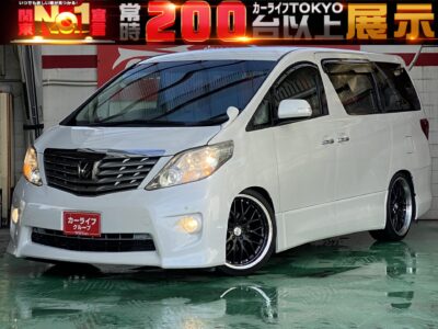 アルファード　240S　★カスタム・ドレスアップ車両★　 ★車検2年付き★　★8人乗り★　ト新品車高調装着＆大人気ロクサーニ20インチアルミホイール装着＆新品黒革風シートカバー装着いたしました(‘◇’)ゞ　イクリプス製SDナビ（DVD/CD/フルセグ）付きのお得な車両になります！！　8人乗りタイプの両側パワースライドドアなので人を乗せる機会の多い方やお子様のいるご家庭にピッタリな一台です(^^)/　　大きい車の運転が不安な方でも安心なバックモニター&コーナーセンサー付きです♪♪　✨タイヤ新品４本装着済み✨