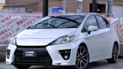 PRIUS　プリウス　SツーリングセレクションG‘S　　【特別仕様車グレード】　待望のスポーツコンバージョン車G‘S初入荷!!　内外装にG‘S専用装備多数あります!!　間違いなくカッコイイです(#^.^#)　この1台のみですのでお急ぎください!!　《1年保証付》