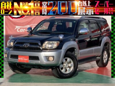 ハイラックスサーフSSR・Xリミデット６０thアニバーサリー　★４WD★☆車検R４年３月まで★　大人気ハイラックスサーフが再入庫！　前回の入庫は即売れでした！　真夏の海が似合うワイルド系SUV！！！まだまだ色褪せないかっこいいデザインの1台です(*´∀｀*)オシャレなイカリングヘッドライト付で夜道での目立ち度MAX!!社外17インチアルミホイールで目を惹きます！！今でも通用する流線型のデザイン♫古臭さを感じさせません！！これからの時期に大活躍！高い車高で山でも海でも場所を選ばずにスイスイ進んでくれます♫今どきのSUVにはなくなったTHE☆SUVといった所でしょうか＼(^o^)ボードやキャンプに便利なトランクイージークローザー付で大きな荷物を持ったままでもラクラク開閉できちゃいます！！！！