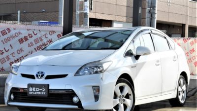 PRIUS　プリウス　Sツーリングセレクション　【上級グレード】　大人気30系後期プリウスの上級グレード💎　エンジンスターター付きで乗車前から冷房・暖房を効かせられます⛄🔥　ツーリンググレード専用17インチ純正AWや上級グレード専用2連LEDヘッドライトで他のグレードと差別化🌟　ドライブレコーダー・バックカメラ・電動格納式コーナーポール付きなので安全性もバッチリ🚥　Bluetoothオーディオ付き純正SDナビでスマホから音楽も流せます🎵🎶　非常に人気の車種です❗❗　お急ぎください🔥　《１年保証付き》