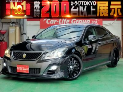 クラウンアスリート　ナビパッケージ　★人気のカスタム200系★　高級車といえば！！全席黒革シート付！！高速道路もラクラクのクルコンとETCも付いており高速巡航もラクラクですよ♪足回りはRS☆R製Best-i車高調でローダウンされ、社外アルミホイールでかっこよくキマっております(^O^)✨✨更に社外のフルエアロで武装済♪ベース車にもオススメ！！バックカメラとサイドカメラ付きで死角もカバー！！！！　嬉しい車検2年付(^O^)