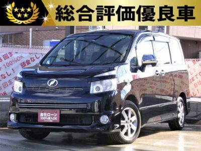 VOXY　ヴォクシー　ＺＳ　煌Ⅱ　【特別仕様車グレード】　70系ヴォクシー★　大画面フリップダウンモニター!!　9スピーカー＆専用アンプで音響もGood🎵　バックカメラ!!　ウォークスルー可能で車内の移動も便利!!　ファミリー様にも大人気です😄　革巻きステアリング＆パドルシフト❗❗　社外SDナビで走行中フルセグTV・DVD視聴可🎵🎶　🌜大阪店専用HPにて360°画像💫&動画🎥を随時更新中❗carlifegroup.jp で検索🕵️‍♂️🌛《1年保証付》