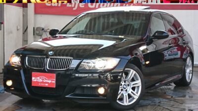 BMW　３シリーズ　325i　Mスポーツパッケージ　サンルーフ付き！！　HIDプロジェクターヘッド＆イカリング　黒革シート＆パワーシート＆シートヒーターで高級感ある室内スペース　ワンオーナー！ 　月々3万円台　☆車検2年付き☆