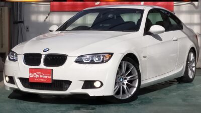 BMW 320i　Ｍスポーツクーペ　★TOKYO店初入庫車両！　TOKYO　SEXY COUPE　STYLE★　走行少なめ！まだまだ走る6万キロ台！！日常を楽しむ2ドアスタイルでオシャレに乗りこなしましょう♪イカリング付社外HIDヘッドライトと前後フォグ付で視認性もさることながらデザイン性も抜群の1台です！！走りを極限まで磨いた人気のーMスポーツー社外レーダー装備で安全なドライブをサポート！！！　月々3万円台～で車検2年付(^^)/