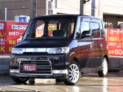 TANTO　タントカスタム　VSターボ　【特別仕様車グレード】　大変多くの声をいただいている月々1万円台～のタントカスタム🌈　力強いターボエンジンでパワーもあります💥　VSグレードならではのハーフレザーシートや専用15インチAW⭐　人気のMOMOステアリング(^^♪　TV・DVD視聴可のメモリーナビ👌　これだけ色々ついていますが1万円台です😆　《1年保証付》