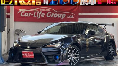 ８６　ＧＴリミテッド　✨人気のライトウエイトスポーツ８６再入庫！！今回の８６はめちゃくちゃカスタムされてます( ^)o(^ )社外フルエアロ&ＳＡＲＤ製ＧＴウイング&トラスト車高調&社外ピロアーム&社外１７インチＡＷ&社外ヘッドライト装備のカスタム車輌！！純正装備も純正ＳＤナビ地デジフルセグ&バックカメラ&ハーフレザーシート装備充実！！走りも最高の車輌です(^_-)-☆　安心の納車時新品タイヤ！！