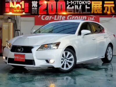 LEXUS　ＧＳ450ｈ　ベースグレード　★大人気ミドルセダン10ＧＳのハイブリッドモデル！！初入庫✨✨✨★内装程度良好！！！！すでに生産終了しましたがまだまだ人気の定番セダン！！！パワーと燃費を両立させる高出力モーターと３５００ｃｃエンジン搭載！！パドルシフト付でスポーツ走行もお任せです♩サンルーフ・マルチ・革の3種の神器揃ってます！！色も人気のパールときたら誰でもきっと惚れるはず・・・・人気のスピンドルマスクで新しさもしっかりあります♩ＬＥＤヘッドライトで優しく柔らかく路面を照らしてくれます(#^^#)長寿命なのも嬉しい！！！　☆車検2年付☆