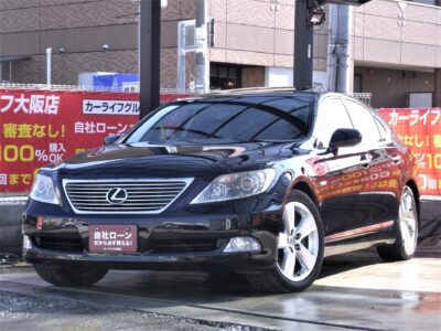 LEXUS　レクサス　LS460　バージョンS　待望のレクサスLSのブラック再入荷💥　お待ちいただいていた皆様大変お待たせしました🌟　地デジチューナーやDVDプレイヤー付きなのでフルセグTV・DVD視聴可能📺　レクサスならではのボディ剛性とプレミアムサウンドシステムで大迫力の音響をお楽しみいただけます🎵🎶　サンルーフ・マルチHDDナビ・本革シートなど高級車にのみ許された極上空間✨💎　もちろん前席シートヒーター＆エアー・メモリーシート&パワーシートなど利便性にも特化しております🌠　現在お問い合わせが集中しておりますので早急にご検討ください💣　《1年保証付》