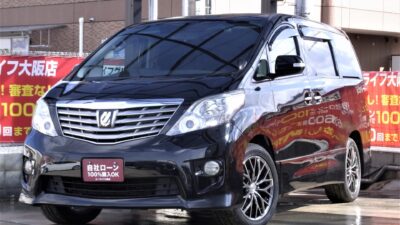 ALPHARD　アルファード　240S　プライムセレクションⅡ　【特別仕様車グレード】　～7人乗りtype～　「上品」「洗練」を特長としたハイクラスミニバン👑　アルカンターラシートにキャプテンシート&オットマンやウッドパネルなどでラグジュアリーな室内🎵　パワーバックドア＆バックドアイージークローザーなどを特別装備✨　障害物センサー、ドライブレコーダーなど装備もGood👍　社外18インチAWで外装もバッチリです😉　※大変人気の車種ですのでお問い合わせはお早めに❗❗　《1年保証付》