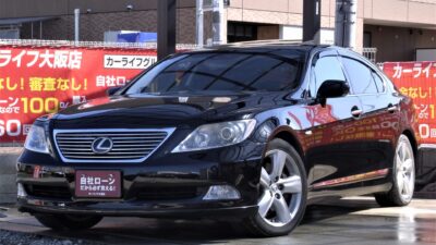 LEXUS　レクサス　LS460　ドライビング性を重視した人気の「バージョンS」★　走行中フルセグTV視聴可📺　高級セダンならではの装備も満載✨　サンルーフ🌞　本革シートに赤木目パネルなどで室内のラグジュアリー感は抜群です🤩　障害物センサー&バックカメラで駐車も安心♪　とにかく【高級感】を求める方は是非！！　《1年保証付》