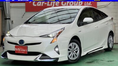 PRIUS　　プリウス　 S 　★50型★　☆総合評価優良車☆　🔥モデリスタ風・ハーフ３点エアロ カスタム車両🔥　ハイブリット車として不動の人気車プリウス🌈✨「低燃費」とともにカッコよさを際立たせる「低重心スタイル」や「走りの楽しさ・乗り心地のよさ・静かさ」といった様々な基本性能を大幅に向上🔥オートハイビームやクルーズコントロールなど装備も充実💣ウインカー付きの電格ミラーに純正LEDヘッドとLEDフォグで見た目もバッチリ🕶🌞納車時新品タイヤ装着⚡&車検も長くてすぐにお乗り頂けます(^^)/