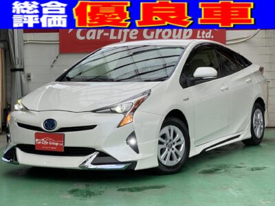 PRIUS　　プリウス　 S 　★50型★　☆総合評価優良車☆　🔥モデリスタ風・ハーフ３点エアロ カスタム車両🔥　ハイブリット車として不動の人気車プリウス🌈✨「低燃費」とともにカッコよさを際立たせる「低重心スタイル」や「走りの楽しさ・乗り心地のよさ・静かさ」といった様々な基本性能を大幅に向上🔥オートハイビームやクルーズコントロールなど装備も充実💣ウインカー付きの電格ミラーに純正LEDヘッドとLEDフォグで見た目もバッチリ🕶🌞納車時新品タイヤ装着⚡&車検も長くてすぐにお乗り頂けます(^^)/