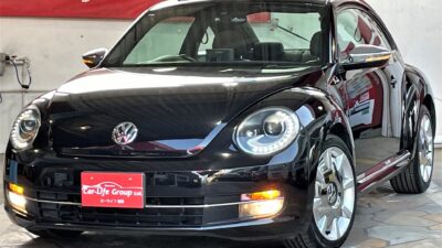 ＶＷ　ザ・ビートル　★フェンダーエディション・特別限定仕様車（６００台）★とびっきりのオシャレな欧州コンパクトスポーツタイプ！！ターボエンジン搭載！！フェンダープレミアムサウンドシステム・音響も抜群！！電動パノラマスライディングルーフ付！！内装もハーフレザー＆木目調パネル！！人気車両につき再入庫☆月々３万円台～ＯＫ！！☆総合評価優良車☆車検２年付☆