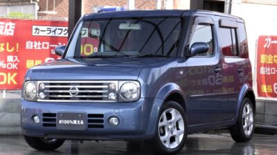 Cube　キューブ　15M　KAGAYAKIエディション　～大特価車両～　【特別仕様車グレード】　見た目もオシャレなコンパクトカー🚗　走行距離5万Km台の低走行です💡　キューブ特有のオシャレなデザインの純正AW🙌　小回りも効きちょっとしたお出かけにも便利です👛　バックカメラ搭載で駐停車も安心😉　大変お値打ち車両ですので早いもの勝ちになります❗❗　《1年保証付》