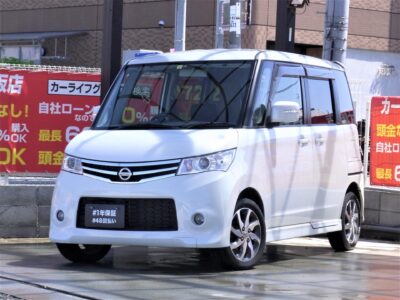 ROOX　ルークス　ハイウェイスター　ターボ　リミテッド　【特別仕様車グレード】　乗り降りしやすく、リモコンでの開閉も可能な後席両側パワースライドドアや、低床で開口部の広い大容量ラゲッジなど、利便性の高い装備🎶　高性能SDナビでフルセグTV・DVD視聴可、BluetoothAUDIOも可能です✨　駐車も安心のバックカメラ📸　後席もフルフラットにできてお荷物もバッチリ載ります😄　ターボなので力強い走り💥　《1年保証付》