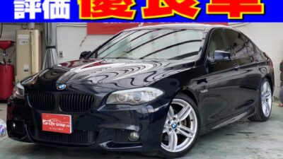 BMW 528i Mスポーツ ☆総合評価優良車☆高級感溢れるレザーシート&オプション19インチAWサンルーフ、さらに社外ダウンサス装備で見た目バッチリ🔥🔥純正HDDナビ地デジフルセグ&バックカメラ&クリアランスソナー装備でワイドボディーでも安心！！車検付きですぐにお乗り頂けます❕❕人気のブラックカラー5シリーズ🌈✨お問い合わせはお早めに💦