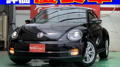 VW ザ・ビートル　デザイン　かわいい車体デザインと、おしゃれな内装が大人気のザ・ビートル入庫致しました！！　見た目とは裏腹に、力強くパワフルな１２００ｃｃターボエンジンはまさに木をぐいぐいと登る昆虫を思わせます☆　乗って楽しい・見て楽しいザ・ビートル！！　当店輸入車おすすめの一台です☆　総合評価優良車♪　