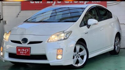 PRIUS   プリウス　Ｇ　ツーリング　レザーパッケージ★　大人気ハイブリッドカーのプリウス、最上グレードが入庫です☆　カタログ３０．４ｋｍ/ℓと燃費が良く、車内も広々としているので使い勝手抜群です！！　レザーパッケージならではの高級感と、ハイブリッドカーでしか味わえない独特な乗り心地は唯一無二です☆　☆車検２年付☆