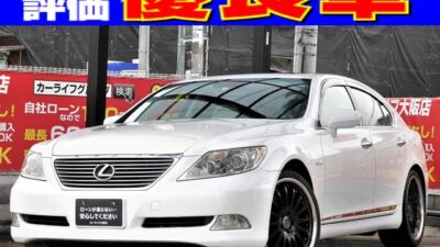 LEXUS　レクサス　LS460　バージョンS　【総合評価優良車】　綺麗なパール色にカールソン21インチアルミホイールが良く似合っております✨　内装も白を基調としたレザーシート&木目調内装パネルで高級車ならではの上質な雰囲気満載です💎　走行中フルセグTV視聴可能📺　パワーシート&シートメモリー・シートヒーター&シートエアなど利便性良好✨　バックカメラで楽々駐車📸　クルーズコントロールで高速道路の走行など遠出も楽々です🗾　《1年保証付》