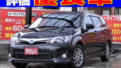 COROLLA FIELDER　カローラフィールダー　ハイブリッド　GエアロツアラーW✖B　【総合評価優良車】【特別仕様車グレード】　カタログ燃費33.0km/Lを記録したトヨタの代表的なハイブリッドステーションワゴン⛽　特別仕様車専用の他車を圧倒するドライカーボン調の内装デザイン✨　人気のカラー「ブラックマイカ」で艶のある外装がキマッています💎　上質なハーフレザーシートや要所に取り入れられた白の内装によって高級感満載です💎💎　低燃費であり、広さも保ったお車なので万能に使用することができます🌠　《1年保証付》