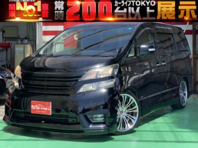 ヴェルファイア　2.4Ｚプラチナセレクション　☆ドレスアップ車両☆　ローダウン・社外パーツ多数！　Ｗサンルーフ、2列目オットマン付きキャプテン、パワーバックドアまで付いてます！！　トヨタプレミアムサウンド・フリップダウンモニター付き！！！　見た目・装備ともに仕上がりバッチリです(^^)/