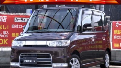 TANTO　タント　カスタム　VS　【特別仕様車グレード】　月々1万円台～で人気の軽自動車タントカスタム💨　VSグレードですのでハーフレザーシートなど上質感のある内装🌟　純正プラズマクラスターイオンACで室内も良い空気🍃　走行中フルセグTV・DVD視聴可のメモリーナビ付いています📺　鮮やかなミスティックレッドクリスタルカラー🙌　後席フルフラットにできてお荷物もたくさん載りますのでちょっとしたお買い物にもお出かけにもお使い頂けます👌　🌜大阪店専用HPにて360°画像💫&動画🎥を随時更新中❗carlifegroup.jp で検索🕵️‍♂️🌛《1年保証付》