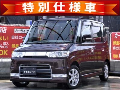 TANTO　タント　カスタム　VS　【特別仕様車グレード】　月々1万円台～で人気の軽自動車タントカスタム💨　VSグレードですのでハーフレザーシートなど上質感のある内装🌟　純正プラズマクラスターイオンACで室内も良い空気🍃　走行中フルセグTV・DVD視聴可のメモリーナビ付いています📺　鮮やかなミスティックレッドクリスタルカラー🙌　後席フルフラットにできてお荷物もたくさん載りますのでちょっとしたお買い物にもお出かけにもお使い頂けます👌　🌜大阪店専用HPにて360°画像💫&動画🎥を随時更新中❗carlifegroup.jp で検索🕵️‍♂️🌛《1年保証付》