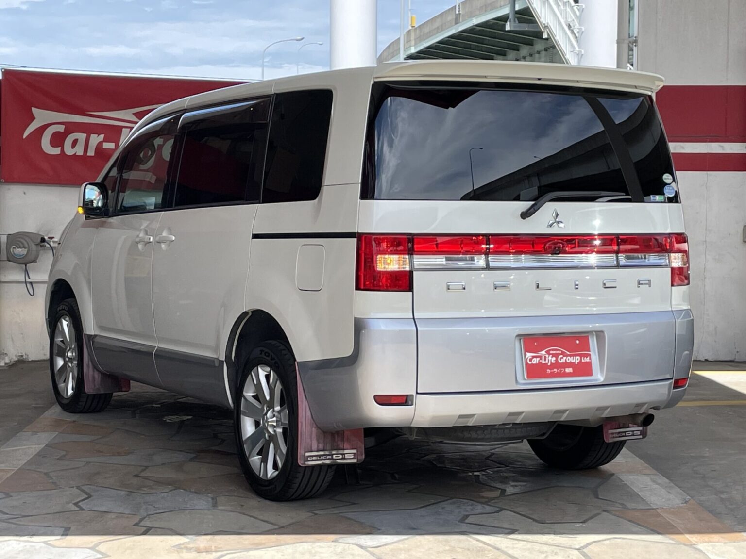 デリカD5☆4WD・Gパワーパッケージ☆💺7人乗りキャプテンシートタイプでウォークスルーも可能!!メ 自社ローン カーライフグループ福岡店 デリカD5☆4WD・Gパワーパッケージ☆💺7人乗りキャプテンシートタイプでウォークスルーも可能!!メ 自社ローン カーライフグループ福岡店