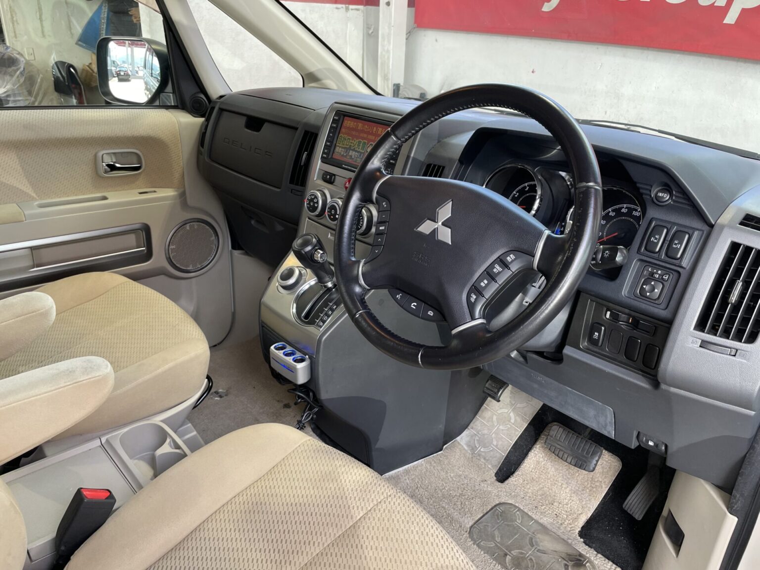 デリカD5☆4WD・Gパワーパッケージ☆💺7人乗りキャプテンシートタイプでウォークスルーも可能!!メ 自社ローン カーライフグループ福岡店 デリカD5☆4WD・Gパワーパッケージ☆💺7人乗りキャプテンシートタイプでウォークスルーも可能!!メ 自社ローン カーライフグループ福岡店