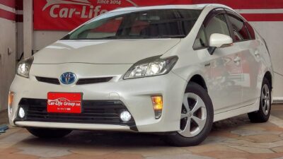 PRIUS　　プリウス　S　☆後期型☆ 　★総合評価優良車★　低燃費ハイブリッド車　社外LEDテールランプ　ＬＥＤフォグランプ　室内はウッドコンビハンドル＆ステアリングスイッチなど装備多数です♪♪♪　純正ＳＤナビ　地デジフルセグ走行時視聴可能♪♪♪　車検2年付☆彡　　　