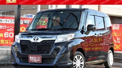 ROOMY　ルーミー　XS　【⛽アイドリングストップ付きイチオシ低燃費車両⛽】　コンパクトカーサイズながら広い室内✨　燃費や維持費も抑えられる1,000ccなのでお財布にも優しいお車です💰　スマートアシスト付きなので運転に不慣れな方でも安心してお乗りいただけます🚥　また、走行中だけでなく駐車時もバックカメラで死角が少ないため安全に停めることができます📸　アイドリングストップ付きで燃費性能も抜群⛽　カタログ燃費は驚異の24.6km/l✨　男女ともに非常に人気の高いコンパクトカーです🎊　《1年保証付》