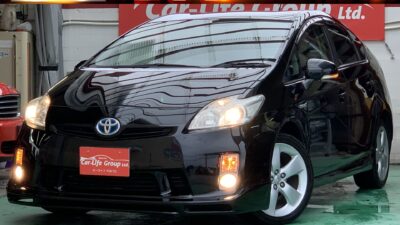 PRIUS    プリウス　S　人気を誇る３０プリウスが再入庫致しました(^^♪　バックカメラ付で死角の多い後方もしっかりカバー&コーナーポール付き♪　ハイブリッド初心者の方にもオススメの充実装備　夜道も明るいフォグランプ付で安全安心のドライブをサポートいたします(^^)　✨車検R5年2月まで✨