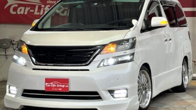 VELLFIRE    ヴェルファイア　★Ｚ・Ｇエディション★人気上級グレード３，５００ｃｃタイプ！！ワンオーナーカスタム車両！！純正ＨＤＤナビ＆純正電動フリップダウン・Ｂｌｕｅｔｏｏｔｈ内臓！！２列目エグゼクティブパワーシート・快適ラウンジ！！天井・Ｗサンルーフにプレミアムサラウンドシステムスピーカー搭載！！音響機能までの装備抜群！！ＦＲアンダースポイラー＆４本出テールエンドマフラー！！シーケンシャルウインカー内臓アクリルテール付！！内装もボリューム付イルミ＆ＬＥＤ打ち換え済！！月々４万円台～ＯＫ！！