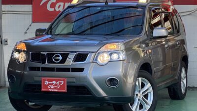 X-TRAIL   エクストレイル　2.0X　✨パートタイム4WD✨　✨月々3万円台～✨　2WD→4WD変更が自由自在！道によって切り替えられます♪　純正HDDナビ（Bluetooth、地デジワンセグTV、DVD、AUX、ミュージックサーバー）装備！　EＴＣ付！　バックカメラ＆サイドカメラ搭載でより安全に運転を楽しめます♪　エクストレイルは「カプロンシート」と呼ばれる撥水シートが特徴♪ 本革シートと違って、防汚シートなのでお手入れも楽チンですよ♪　HIDヘッドライト＆ハイパールーフのライトで夜間の運転中も明るさバッチリです♪　収納多いところも魅力です！アウトドアやレジャーにピッタリ♪　どこまでも走っていけるエクストレイルです🔥　✨社外AWプラン有！写真特別掲載中！！詳しくはスタッフまで～✨　★車検令和5年8月まで！！★