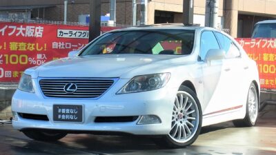 レクサス　LS460　バージョンS　Iパッケージ　アクティブスタビライザーなどドライビング性を重視した「バージョンS」＋室内に本革やアルカンターラルーフを施した豪華な内装となる「Iパッケージ」💎　障害物センサーやドライブレコーダー、GPSレーダー探知機など色々と装備も付いています🎉　社外20インチAWでインパクトも抜群✨　🌜大阪店専用HPにて360°画像💫&動画🎥を随時更新中❗carlifegroup.jp で検索🕵️‍♂️🌛《1年保証付》