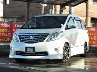 ALPHARD　アルファード　240S　～7人乗りtype～　装備充実のドレスアップされた人気の7人乗りtypeアルファード🚀　アルパイン製の9インチBIGナビにワイドフリップダウンモニターついています✨　7人乗りの2列目キャプテンシート＆オットマン💠　木目調パネルやウッドコンビ&革巻きステアリングなどオシャレな車内😎　社外19インチAWでインパクト抜群💥　内外装ともにとても綺麗です🙌　🌜大阪店専用HPにて360°画像💫&動画🎥を随時更新中❗carlifegroup.jp で検索🕵️‍♂️🌛《1年保証付》