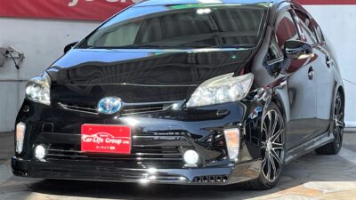 PRIUS　プリウス　★Ｓ・ツーリングセレクション・後期型★人気グレードＬＥＤヘッドライト標準装備車両💡純正ＳＤナビ・Ｂｌｕｅｔｏｏｔｈ・フルセグ内臓・走行中視聴可📺ＴＥＩＮ車高調付・ローダウンカスタム！！社外ハーフ３点エアロで見た目もローフォルム🏎◆ヴェネルディ１８インチブラックＡＷで全体ブラックカラー統一◆月々支払3万円台～😲