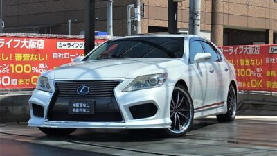 LEXUS　レクサス　LS460　バージョンC　レクサスの代名詞であるスピンドルグリル付きのLS460が登場💎　社外21インチAWでインパクト抜群💥　Bluetoothオーディオ視聴可能🎵🎶　シートヒーター&シートエア・ハンドルヒーターで暑い日も寒い日も快適に過ごせます🌞⛄　サンルーフで開放的なインテリア✨　🌜大阪店専用HPも要チェック❗carlifegroup.jp で検索🕵️‍♂️　Instagram・Twitter・TikTokも随時更新中❗❗🌛《1年保証付》