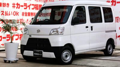 HIJET　ハイゼットカーゴ　★デラックス★２０２０年式・走行４，０００ｋｍ台😲高年式・低走行車✨キーレス＆パワーウィンドウ装備✨ルーフ収納付・小物＆書類整理も楽々📓燃費向上アイドリングストップ🍃エコ🍃開放感・両側スライドドアー！！スペース広々インパネＡＴ✨ディーラー保証継承可能✨納車時新品フロアマット装着✨車検２年付✨　✨黒ナンバー登録も追加料金なしで登録可能✨月々支払3万円台～😲