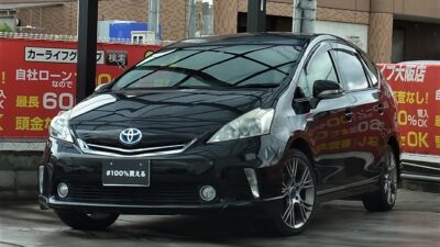 PRIUS α　プリウスα　Ｇ　ツーリングセレクション・スカイライトパッケージ　【最上級グレード】　～3列シート7人乗りtype～　開放感あふれる大型の樹脂パノラマスカイルーフ🌞　とても大きなルーフなので天気のいい日中は太陽の光で車内がとても明るく、夜は夜空が映し出されて幻想的な車内🌟　純正の8インチ大画面ナビでBluetoothAUDIOも接続可能です📱　外装はモデリスタ18インチAWでインパクトもあります🤙　🌜大阪店専用HPも要チェック❗carlifegroup.jp で検索🕵️‍♂️　Instagram・Twitter・TikTokも随時更新中❗❗🌛《1年保証付》