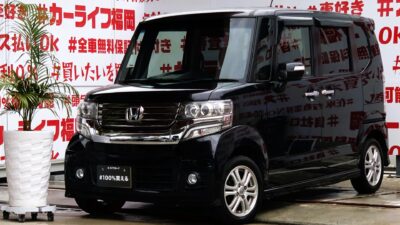 N-BOX　カスタム　G　Lパッケージ 　人気車種Nシリーズ・ハイトワゴン！！✨純正メモリーナビ🗾地デジ走行中視聴可📺📀乗り降り楽々両側スライド左側パワスラ🚪夜間走行時も安心のHIDヘッドライト&バックカメラ装備！！📷高速走行も快適なETC装備🚙アイドリングストップ装備車でJC08モード24.2㎞/ℓの低燃費🌈🚗福岡店専用HPでも在庫確認可能‼✨【carlifegroup.fukuoka.jp/】で検索🕵️‍♂️