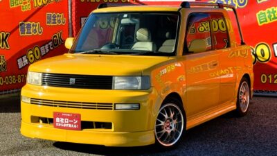 bB　オープンデッキ　【カスタム】　✨激レア！希少車！今後値段が跳ね上がるかも！✨　🔥外装仕上げ済み！🔥レアなルーフレール＋社外車高調&社外16インチアルミホイール装着済み！🔥　ケンウッドナビ（ワンセグTV・Bluetooth・DVD・ＳD）&ETCつき🎶　インスタ映え間違いなしのイエローカラー✨　荷室を広げることが出来ます！休憩時に座ったり、荷物を載せるときに大活躍🌞　自社保証付きです✨　★ユーザー買取車★　✨車検2年付✨ 🔥月々2万円台～！🔥