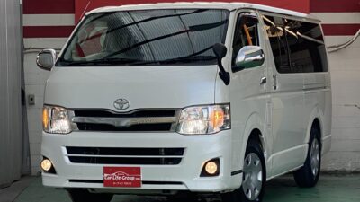 HIACE ハイエース　スーパーGL　✨３型✨　 🔥アウトドアなどでも再注目のハイエース🔥　温度調節ラクラクのオートエアコン♪後席エアコンも付いてます！！夜間明るいHIDヘッドライト＆フォグランプ🔦　高速道路で便利なETC装備⚡　トヨタ純正オーディオ(CD、AUX、FM/AM)装着車！！　★納車時４本新品タイヤ★　★車検１年付★