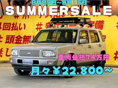 RASHEEN　ラシーン　タイプM　【カスタム】　✨４ＷＤ✨　🔥希少車・日産が誇るコンパクトSUV！ラシーンがTOKYO店初入庫🔥　🌈大人気のサンドベージュカラー🌈　キャンプやアウトドアで大活躍間違いなしのルーフキャリア&バスケット装着済み🎪　オシャレなデザインシート&レトロな雰囲気のウッドパネル内装がGOOD👍　横開きバックドアで狭い場所でも荷物の出し入れラクラク🧳　社外16インチアルミホイールつき✨　✨車検2年付✨　🌜TOKYO店専用HPにて更新中❗ carlifegroup.tokyo.jpで検索🕵️‍♂️🌛