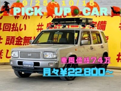 RASHEEN　ラシーン　タイプM　【カスタム】　✨４ＷＤ✨　🔥希少車・日産が誇るコンパクトSUV！ラシーンがTOKYO店初入庫🔥　🌈大人気のサンドベージュカラー🌈　キャンプやアウトドアで大活躍間違いなしのルーフキャリア&バスケット装着済み🎪　オシャレなデザインシート&レトロな雰囲気のウッドパネル内装がGOOD👍　横開きバックドアで狭い場所でも荷物の出し入れラクラク🧳　社外16インチアルミホイールつき✨　✨車検2年付✨　🌜TOKYO店専用HPにて更新中❗ carlifegroup.tokyo.jpで検索🕵️‍♂️🌛