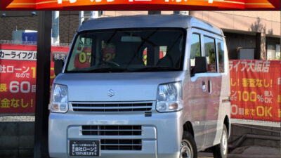 EVERY VAN　エブリィバン　PAリミテッド　【特別仕様車グレード】　個人事業主様必見の軽バンの特別仕様車🚚　リヤドア、クォーター、バックドアのガラスに純正スモークを採用しており、プライバシーの保護にも便利😎　キーレスエントリーが可能なのでお荷物の積み降ろしや受け渡しの際にボタンひとつでロック&アンロックが可能です🔑　車内はセカンドシートを完全にフラットにすることができるので大量のお荷物でも積み込み可能📦　2nd発進モードを使えば加速やエンジンブレーキをスマートにすることができます🏁　🌜大阪店専用HPも要チェック❗carlifegroup.jp で検索🕵️‍♂️　Instagram・Twitter・TikTokも随時更新中❗❗🌛《1年保証付》